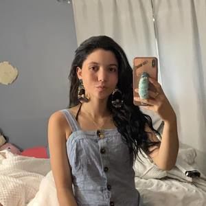 Meet your Posher, Agattha